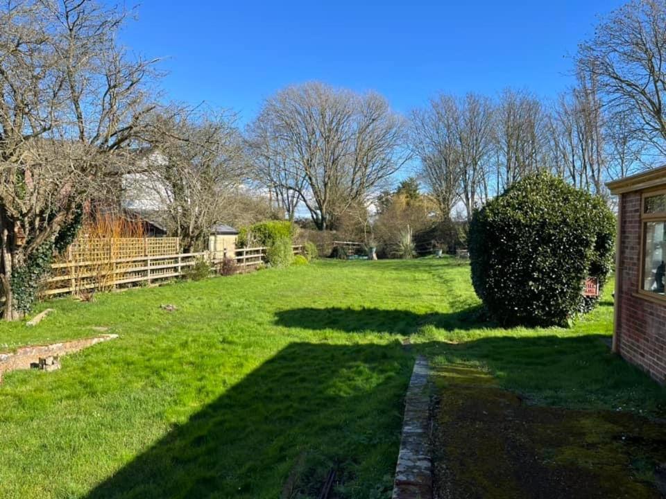 Old Ningwood Station Bed & Breakfast, Ningwood, Isle Of Wight Po41 0Tg Brook  Exterior photo