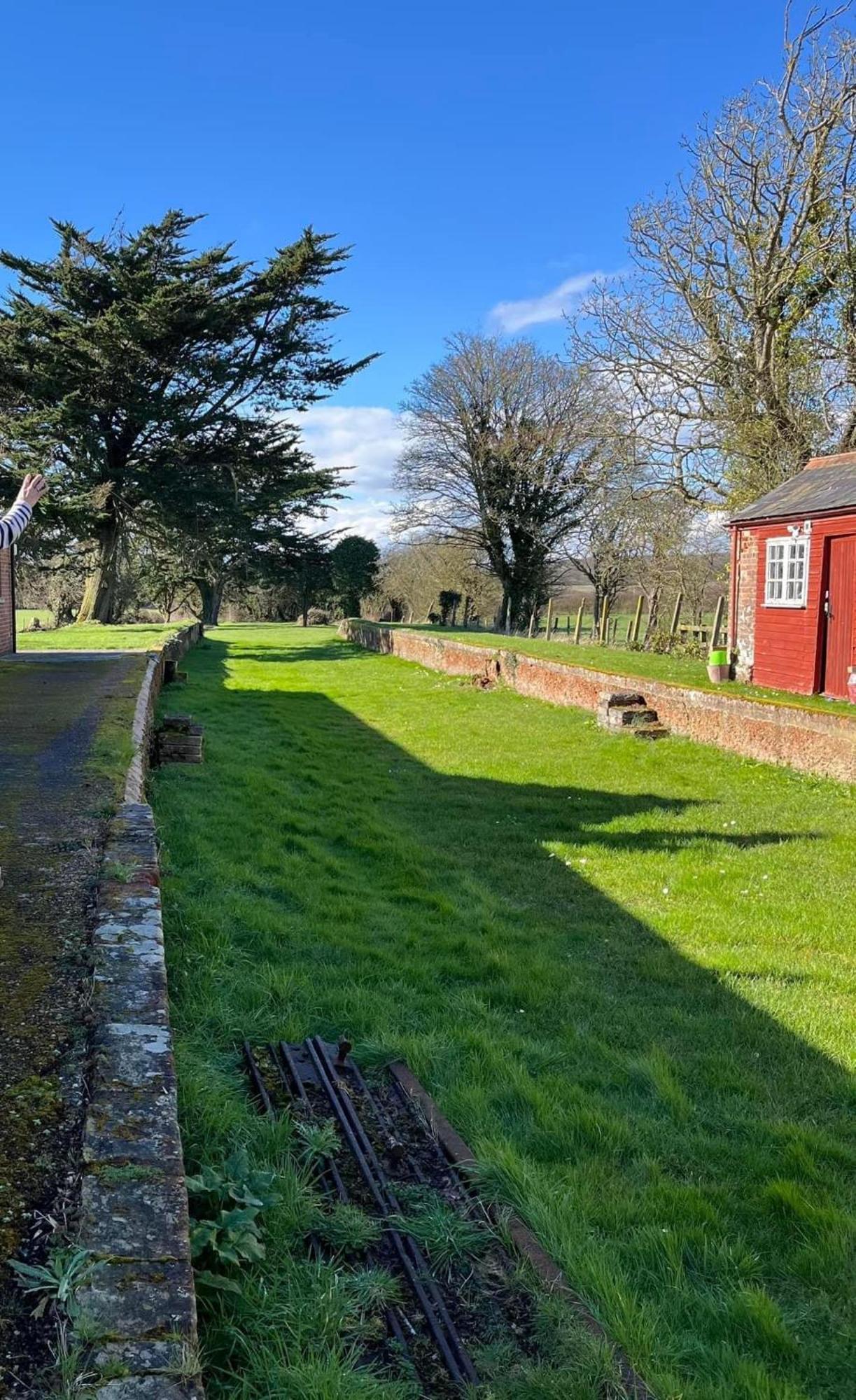 Old Ningwood Station Bed & Breakfast, Ningwood, Isle Of Wight Po41 0Tg Brook  Exterior photo