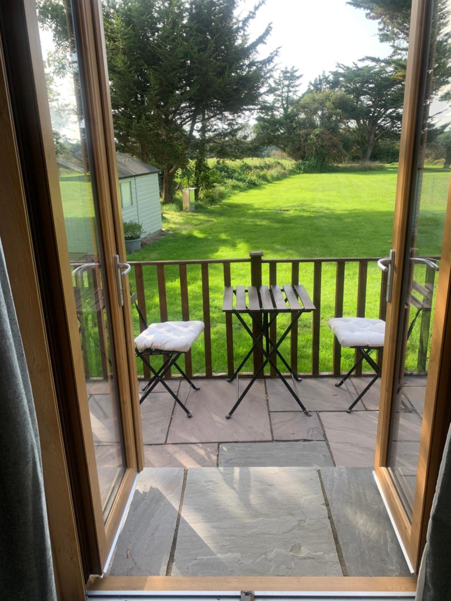 Old Ningwood Station Bed & Breakfast, Ningwood, Isle Of Wight Po41 0Tg Brook  Exterior photo